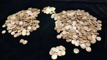 یافتن گنجینه‌ای ۷۰۰ ساله از زیر معبد؛ سکه‌های تاریخی کشف شدند + عکس

