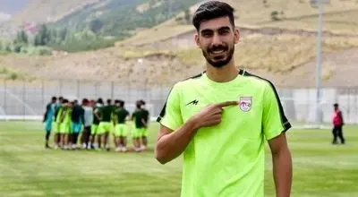 چهارمین خرید پرسپولیس رونمایی شد / رضا شکاری سرخ پوش شد