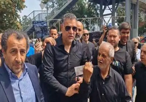انتقاد تند خضریان؛ ۲۵۰۰ عینک آفتابی از علی دایی؟+ فیلم