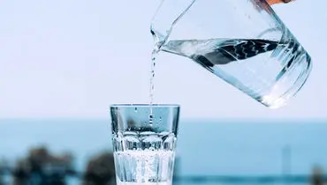 آیا واقعا باید روزانه ۸ لیوان آب بنوشیم؟ 