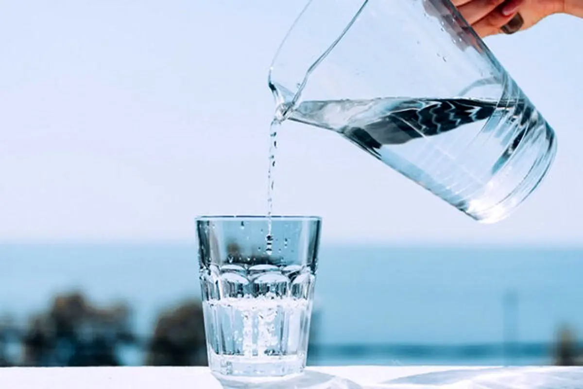 آیا واقعا باید روزانه ۸ لیوان آب بنوشیم؟ 