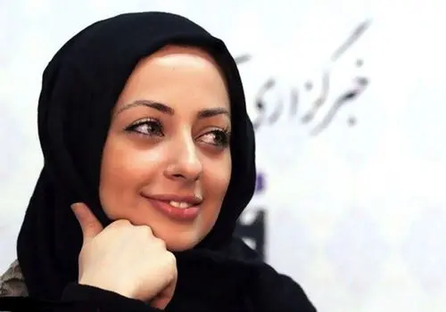 عکس های عجیب نفیسه روشن با ربات!