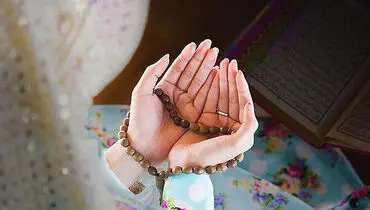 اعمال شب و روز ۲۸ صفر ؛ از زیارت پیامبر(ص) تا روزه و صدقه | ۲۸ صفر چه روزی است؟