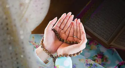 اعمال شب و روز ۲۸ صفر ؛ از زیارت پیامبر(ص) تا روزه و صدقه | ۲۸ صفر چه روزی است؟