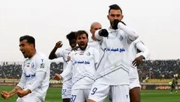 جنگنده شهید بابایی وسط بازی استقلال و شمس‌آذر!