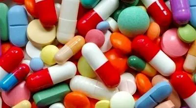 چگونه داروها و مولتی‌ویتامین را بدون تداخل مصرف کنیم؟

