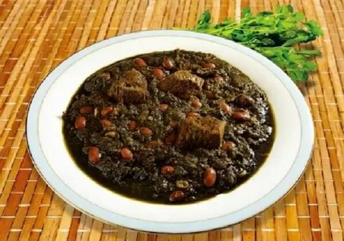 طرز تهیه قورمه سبزی خوشمزه برای ۴ نفر