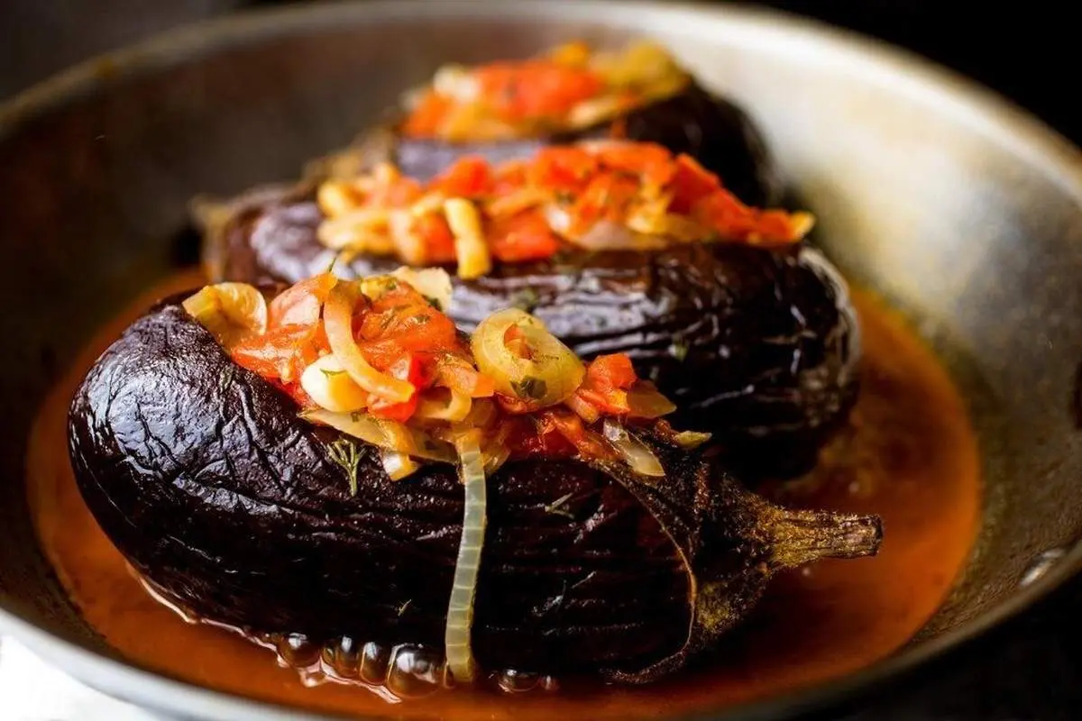طرز تهیه ایمام بایلدی؛ بادمجان شکم پر ترکیهای