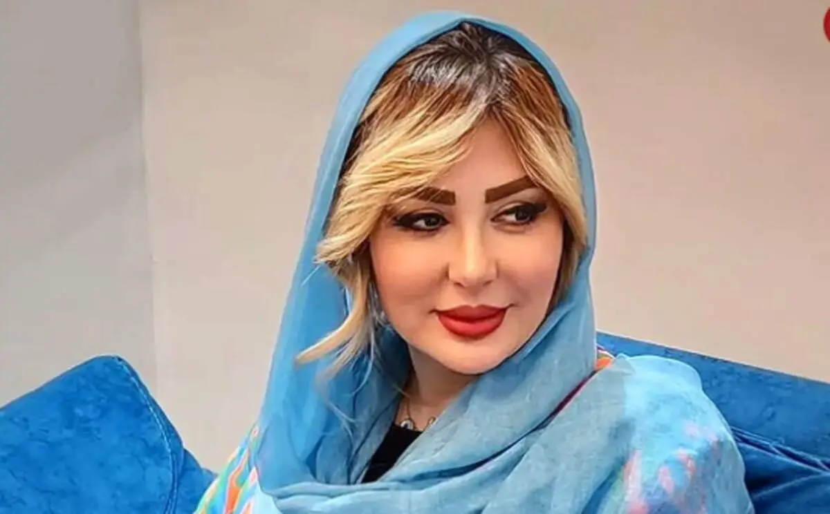 «نیوشا ضیغمی» 35 ساله و همسرش در حرم امام رضا (ع)؛ سال 94