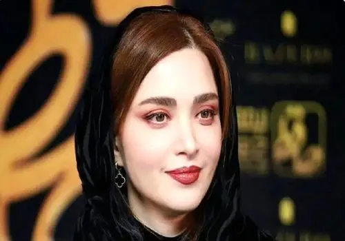 جشن تولد ۴۴ سالگی بهنوش طباطبایی: غرق در گل‌های بهاری، شادابی و زیبایی!