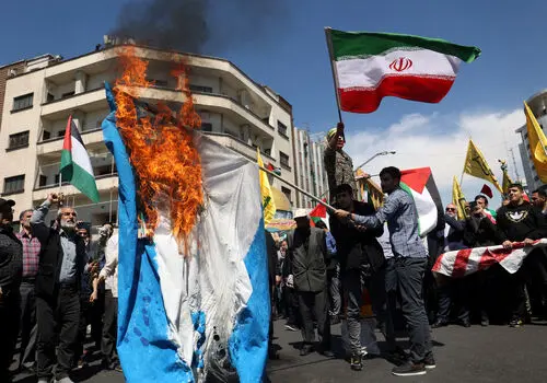 فرمانده کل سپاه: اگر مسلمانان در این جغرافیا در خطر باشند شمشیر می‌کشیم