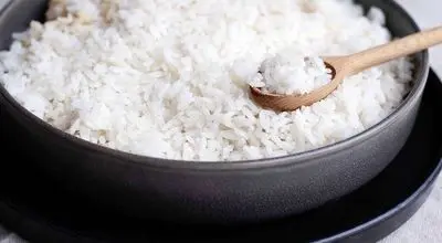 چطور بوی بد برنج سوخته را محو کنیم؟
