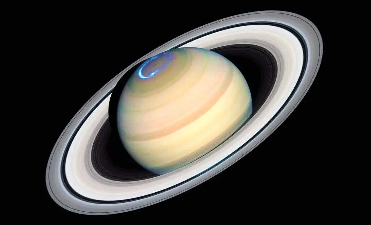 تصاویر شگفت‌انگیز از قمر مرموز سیاره زحل + عکس
