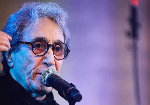 عکسی دیده نشده از خواننده آن ور آبی در جبهه!