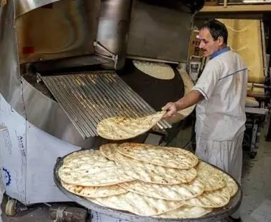 نان از سفره کارگران دورتر شد؛ هزینه خرید نان چقدر از حقوق ماهانه را می‌بلعد؟