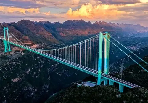 شاهکار مهندسی چین؛ پل عظیمی که کوه را نصف کرد+ عکس