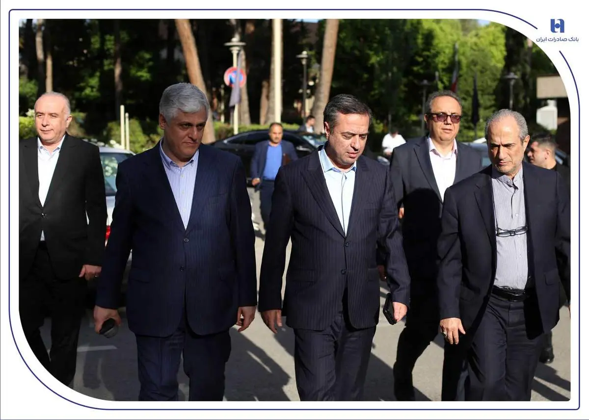 پیشگامی بانک صادرات ایران در بازسازی اکوسیستم دانش‌بنیان؛ حمایت راهبردی از آموزش عالی و پیوند دانشگاه، صنعت و اقتصاد در دوران پساجنگ/ تأکید قربان اسکندری بر توسعه آموزش عالی در دوران پساجنگ با رویکرد حمایت بانکی از اقتصاد دانش‌بنیان و فناوری
