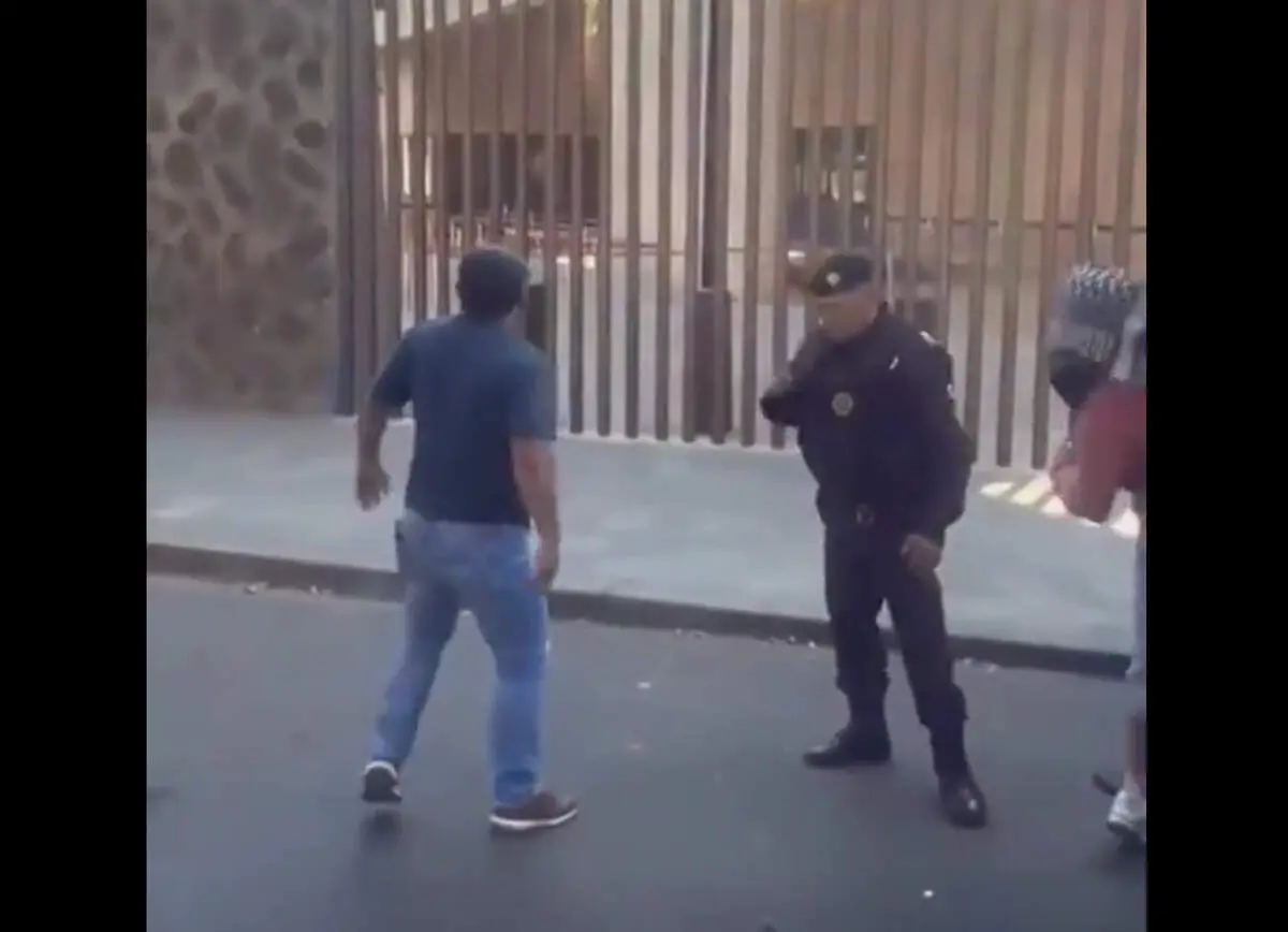 اعتراض متفاوت در مکزیک؛ سفارت آمریکا زیر باران تخم‌مرغ