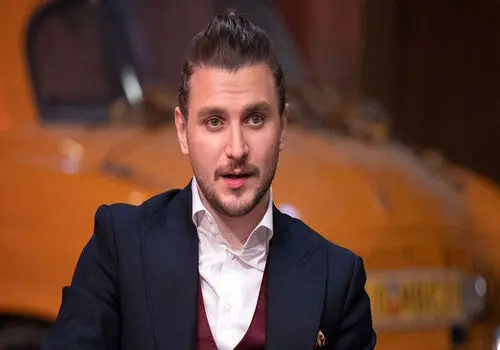 جشن تولد بازیگر جوان در کنار دارا حیایی+ عکس