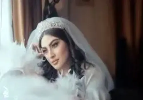 جنجال دابسمش مریم مؤمن در مسیر رفتن به عروسی اش  ؛ همخوانی عروس سینما با «جینگ و جینگ ساز میاد»!/ویدیو 