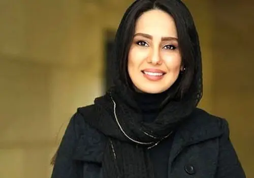 مرجان «نون خ» با یک تیپ شاد و رنگی جلب‌توجه کرد