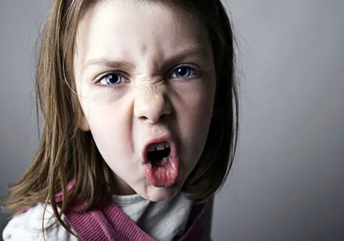 چگونه پرخاشگری کودکان نوپا را کنترل کنیم؟

