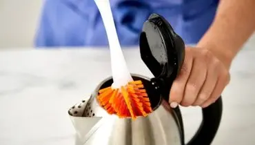 ۷ ترفند خانگی برای تمیز کردن کتری برقی