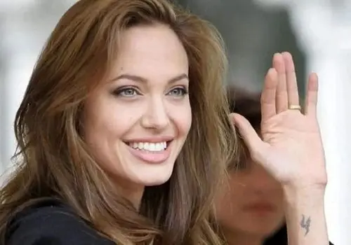 سنگ تمام زهرا جولی برای مادر مشهورش آنجلیناجولی