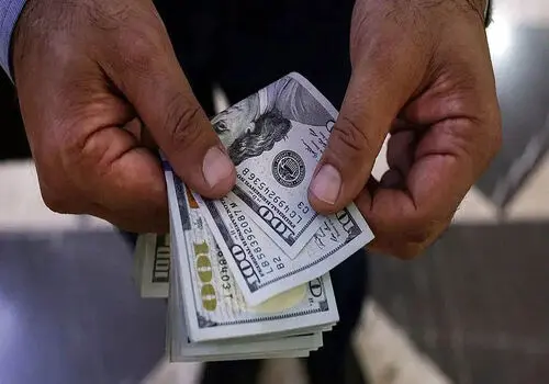 ماجرای سقوط دردناک مرد ماجراجوی یمنی در دهانه آتشفشان+ فیلم