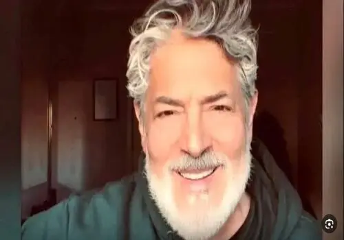 حسن یزدانی و خواننده پرحاشیه در یک قاب