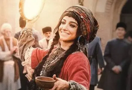 سکانس رقص متفاوت خانم بازیگر در «سرخ و سیاه» سوژه شد+فیلم