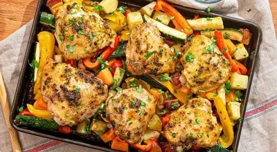 ناهارت با من: طعم بی‌نظیر مرغ با سیر و جعفری؛ یک غذای ساده و خوشمزه برای تمام سلیقه‌ها