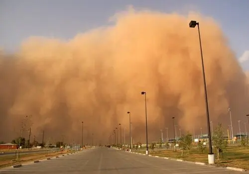 انسداد این جاده به دلیل باد شدید و گردوخاک