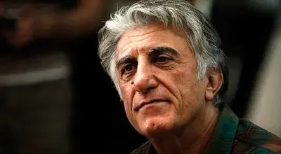 تصویری جدید از رضا کیانیان در پشت صحنه فیلم جهان مبهم هاتف