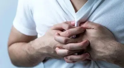 نشانه‌های خطرناک درد قفسه سینه که باید بشناسید!