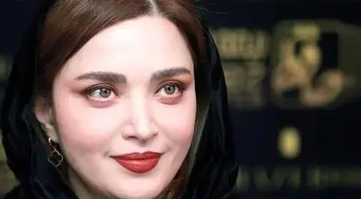 استایل خاص بهنوش طباطبایی در مراسم زنده‌یاد اکبر عبدی