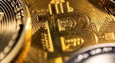 ریزش بیت‌کوین به زیر ۷۰ هزار دلار؛ چه شد که بازار شکست؟
