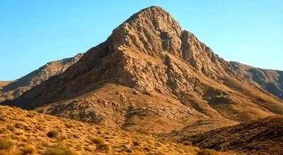 کوه کلنگ گزلا را بشناسید؛ کوهی در نزدیکی نطنز که در کانون توجه قرار گرفت