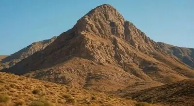 کوه کلنگ گزلا را بشناسید؛ کوهی در نزدیکی نطنز که در کانون توجه قرار گرفت