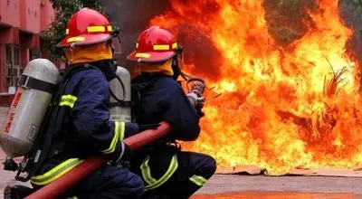 آتش‌سوزی در  نظرآباد؛ ۱۲ واحد دچار حریق شد! + فیلم