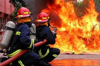 آتش‌سوزی در  نظرآباد؛ ۱۲ واحد دچار حریق شد! + فیلم
