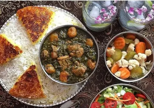 طرز تهیه خورش قیمه بادمجان مجلسی