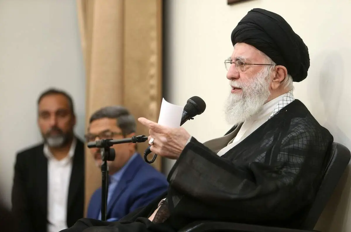 سه پسر رهبر انقلاب در یک قاب+ عکس