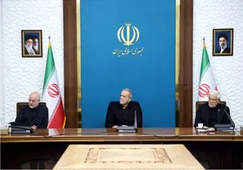 اولین تصاویر از ورود پیکر رهبر شهید به مصلی تهران/ادای احترام هیات‌های بین‌المللی به پیکر رهبر شهید انقلاب ایران