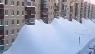 این منطقه روسیه زیر بارش برف دفن شد +فیلم