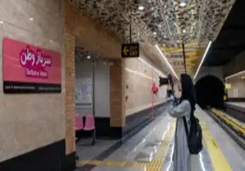 مردم تصاویر رهبر معظم انقلاب را در کنار تصویر سردار سلیمانی و امام خمینی(ره) برافراشتند+فیلم