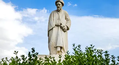  تندیس سعدی در ارومیه، تکیه‌گاه داربست شد! + تصویر