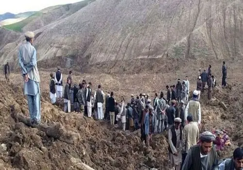 لحظه هولناک رانش زمین در جاده خوزستان +فیلم