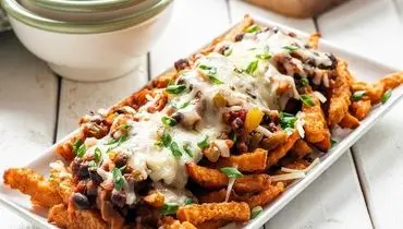 شام امشب با من: سیب‌زمینی سرخ‌شده با تاپینگ چیلی لوبیا!