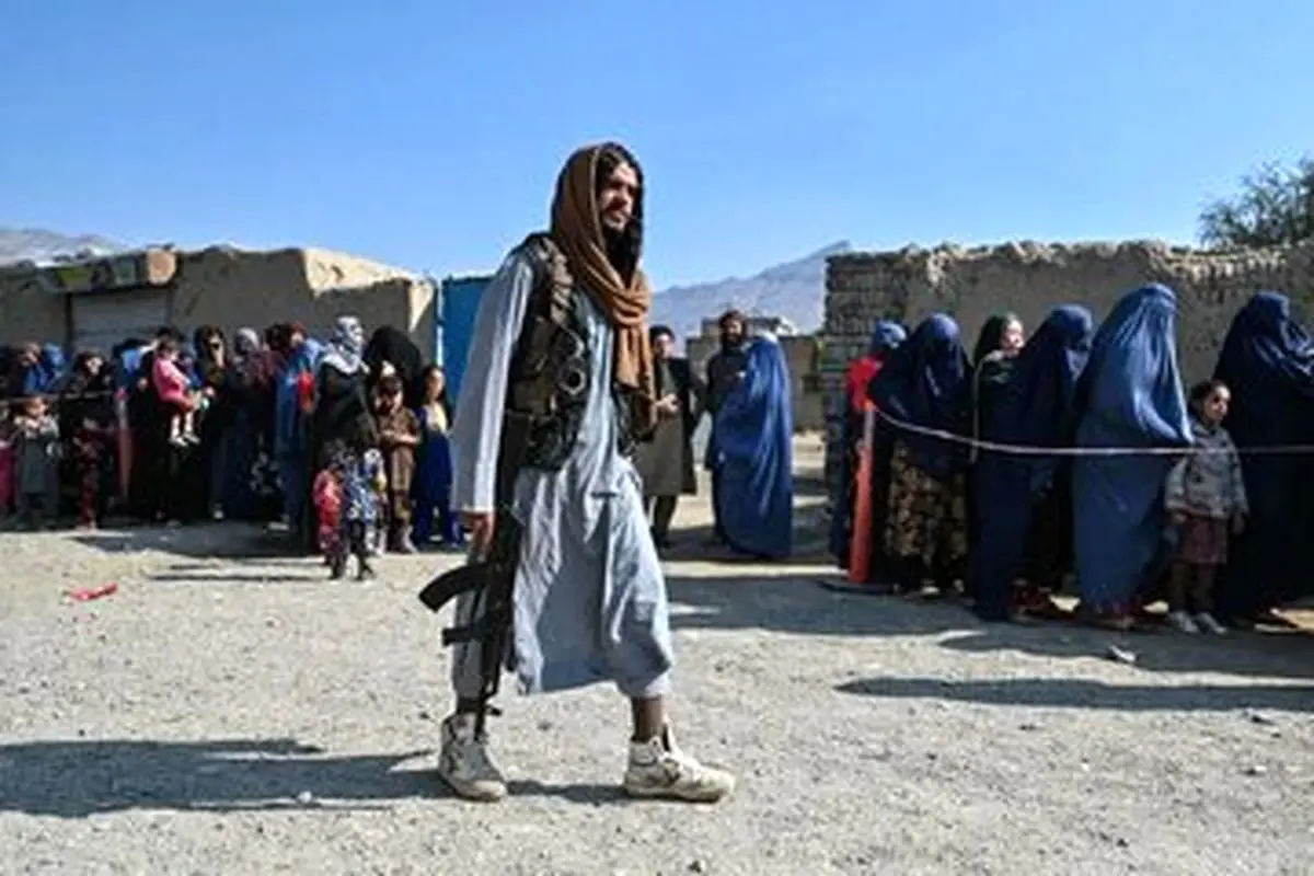 شلاق مردم در ملا عام توسط طالبان!